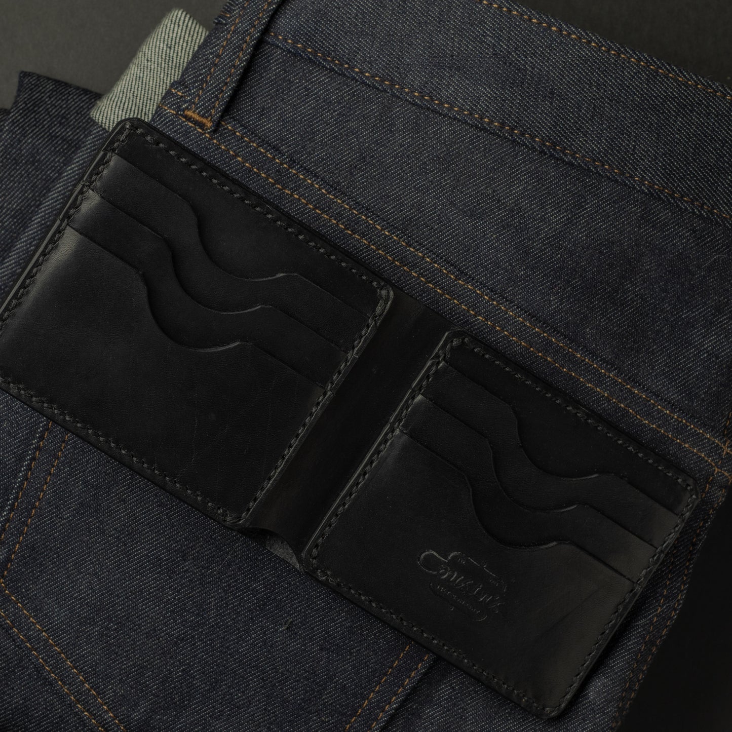The Traditional Bi-fold - Black